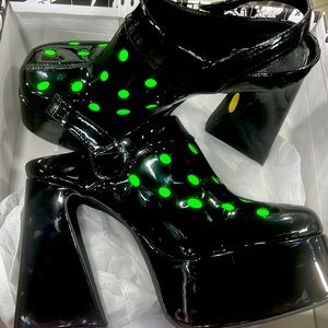 Koi heels